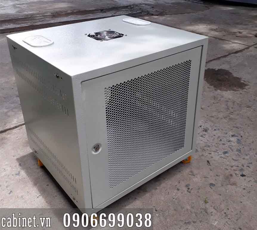 mặt trước tủ rak 12U D600