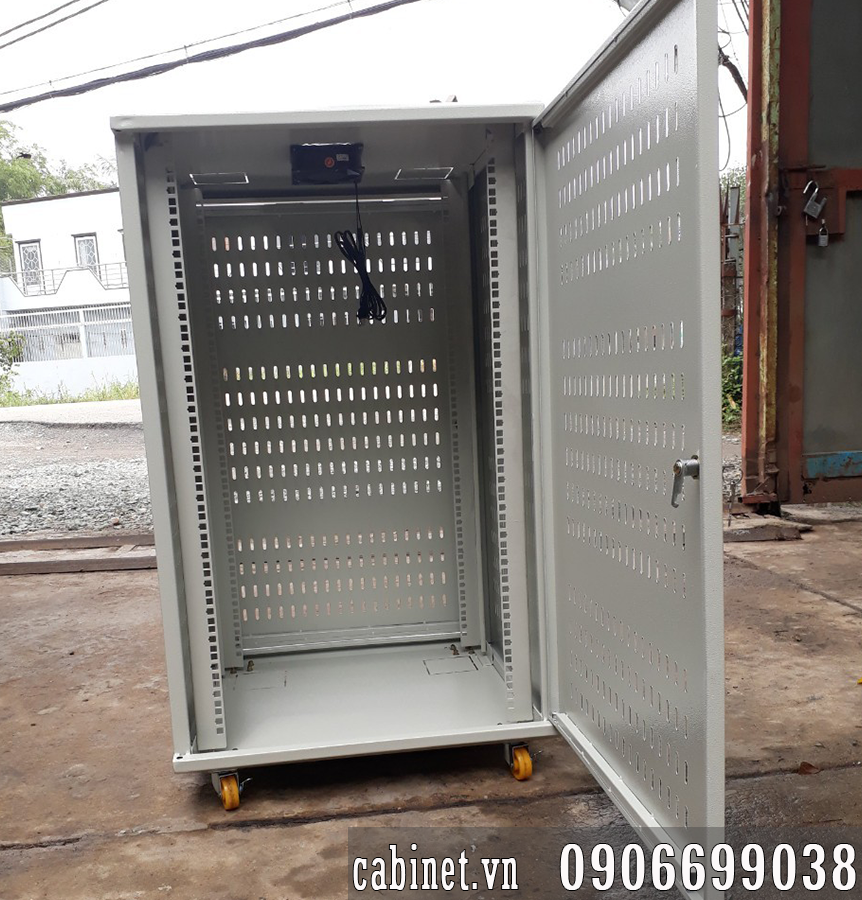 thiết kế bên trong Tủ rack 20U D600