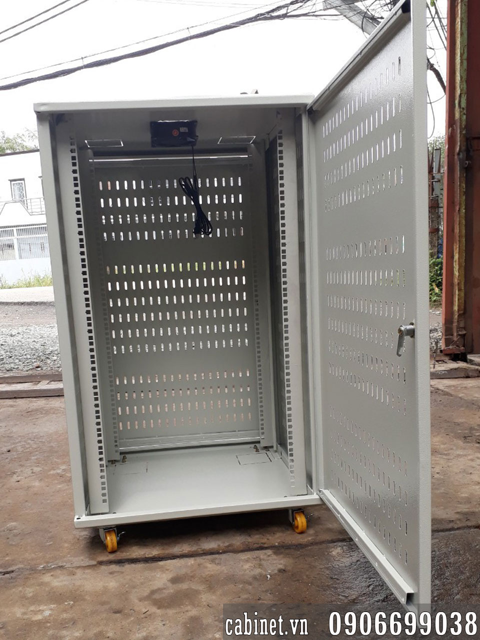 thiết kế bên trong Tủ rack 27U D600