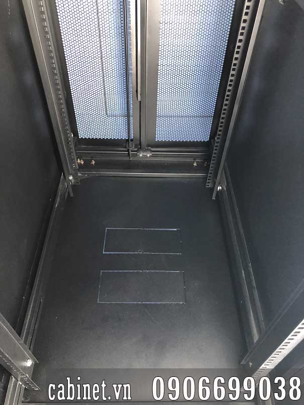 đáy tủ có đục lỗ